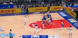 連續(xù)吃癟！克里斯先是籃下被李炎哲大帽&又被李炎哲生斷